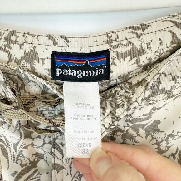 Patagonia Men's Wavefarer Board Shorts Tan Cream Floral Size 33 Swim Beach Pool - Picture 8 of 12